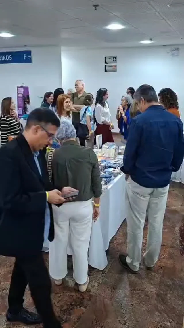 Ao longo do dia de hoje (23), nossos voluntários atendendo o público do Seminário da AME, no Centro de Convenções de Maceió!
Amor em servir, servindo com amor 💟
#livrariaespirita #artesanatocomproposito
